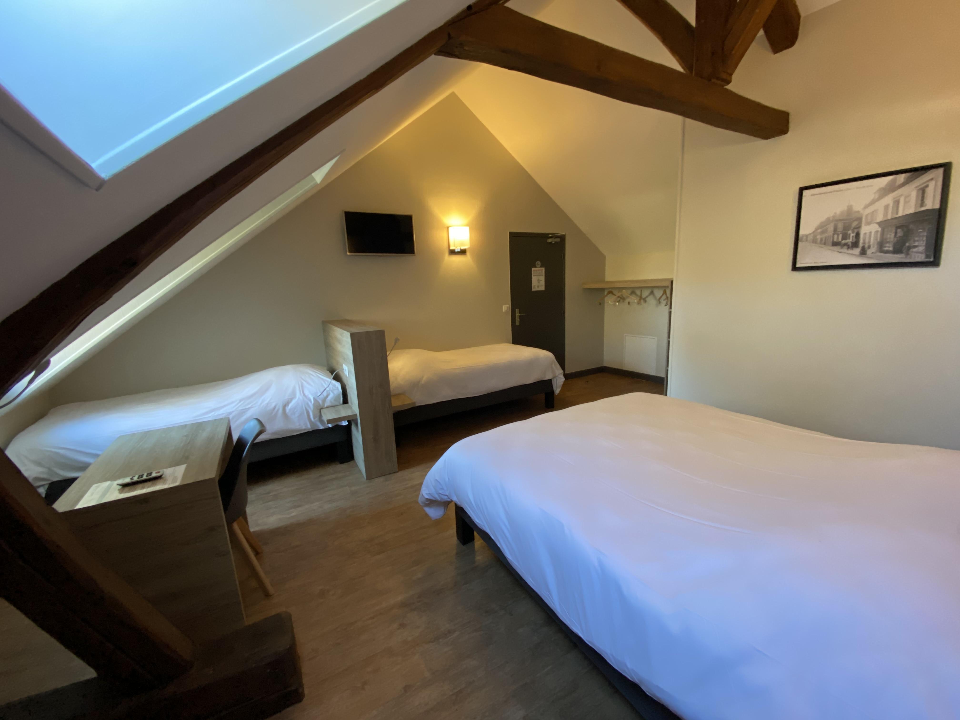 Logis - Hotel & Restaurant Saint Nicolas Chaumont-en-Vexin Buitenkant foto