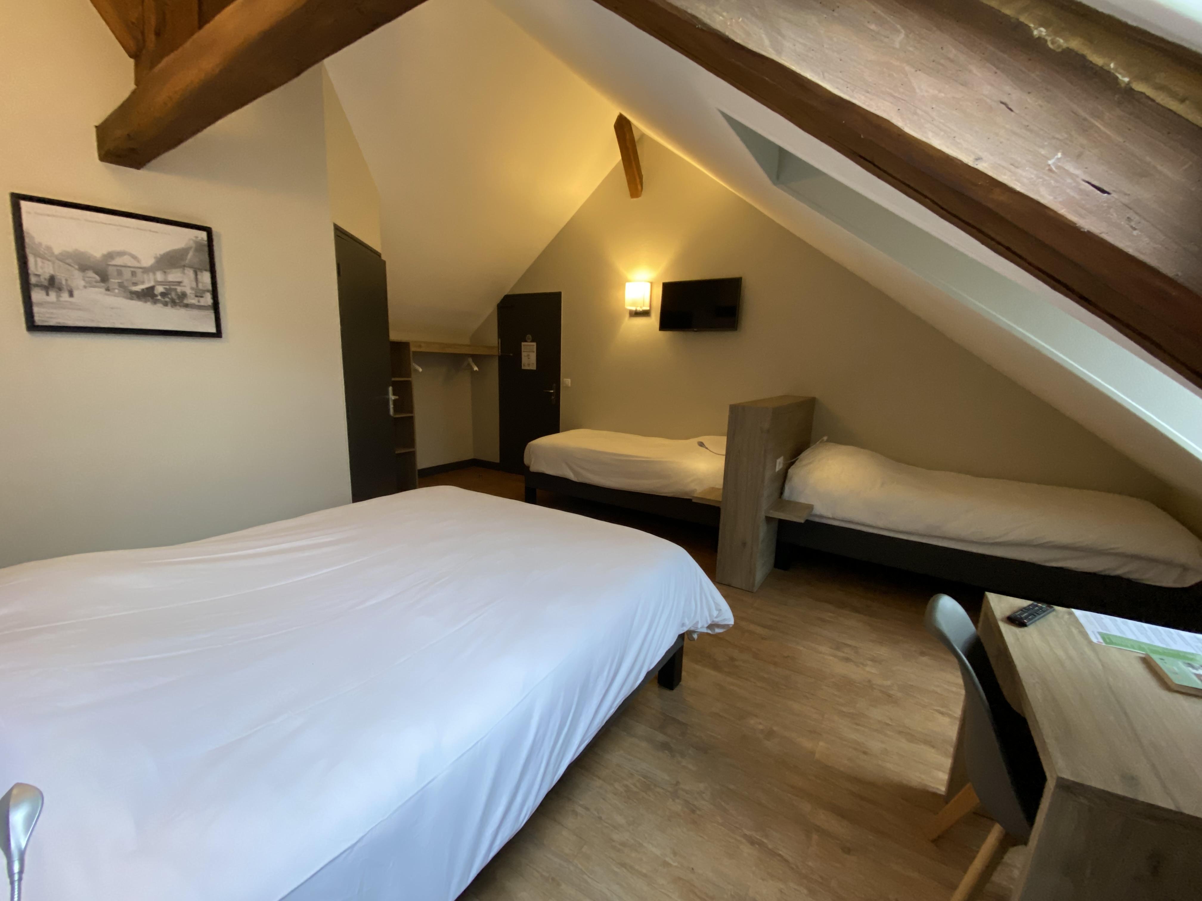 Logis - Hotel & Restaurant Saint Nicolas Chaumont-en-Vexin Buitenkant foto