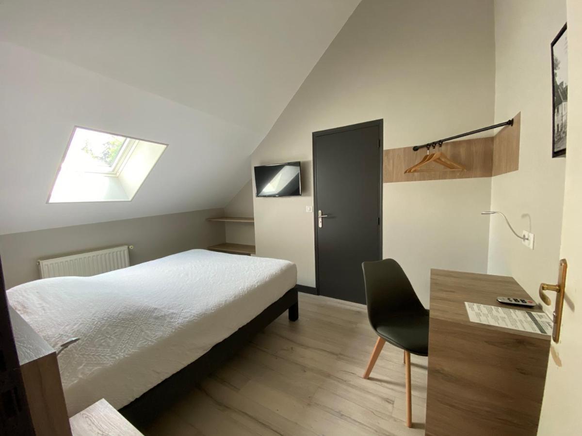 Logis - Hotel & Restaurant Saint Nicolas Chaumont-en-Vexin Buitenkant foto
